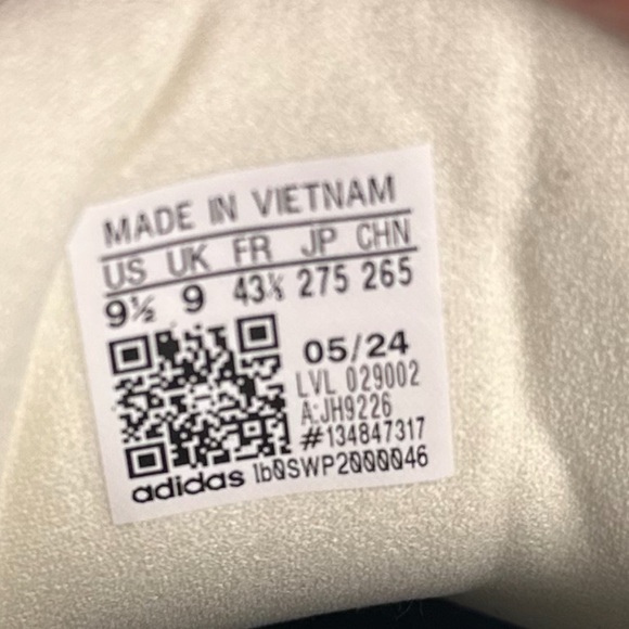 Adidas White and Black Sneakers Retro Style - Picture 2 of 11